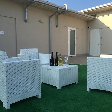 Terrazza Rooms Castrezatto ภายนอก รูปภาพ
