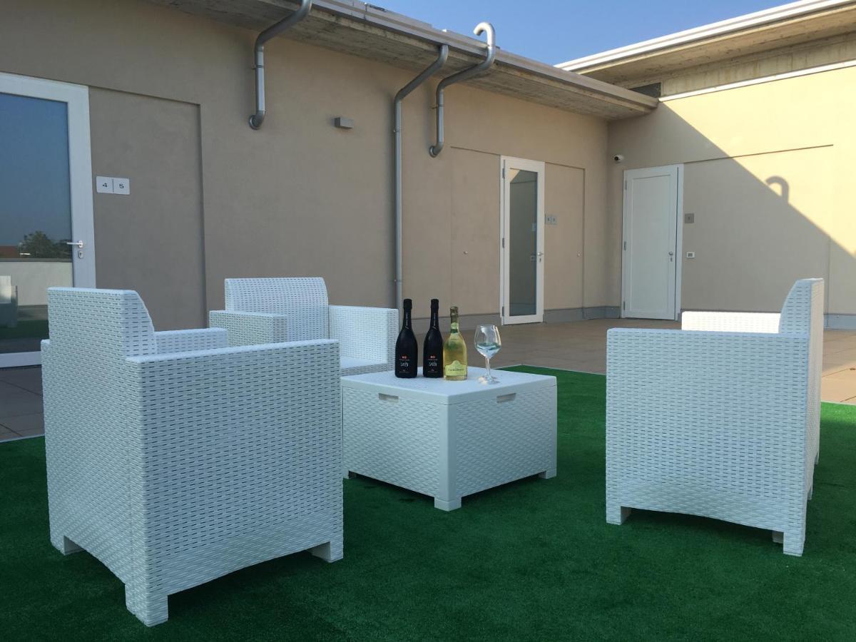 Terrazza Rooms Castrezatto ภายนอก รูปภาพ