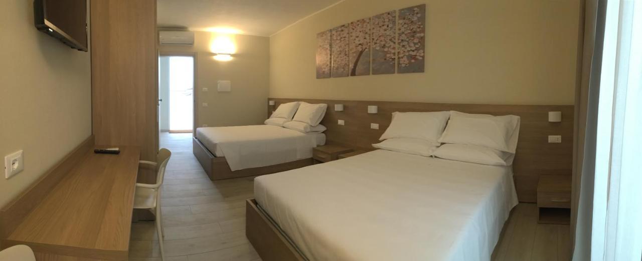 Terrazza Rooms Castrezatto ภายนอก รูปภาพ