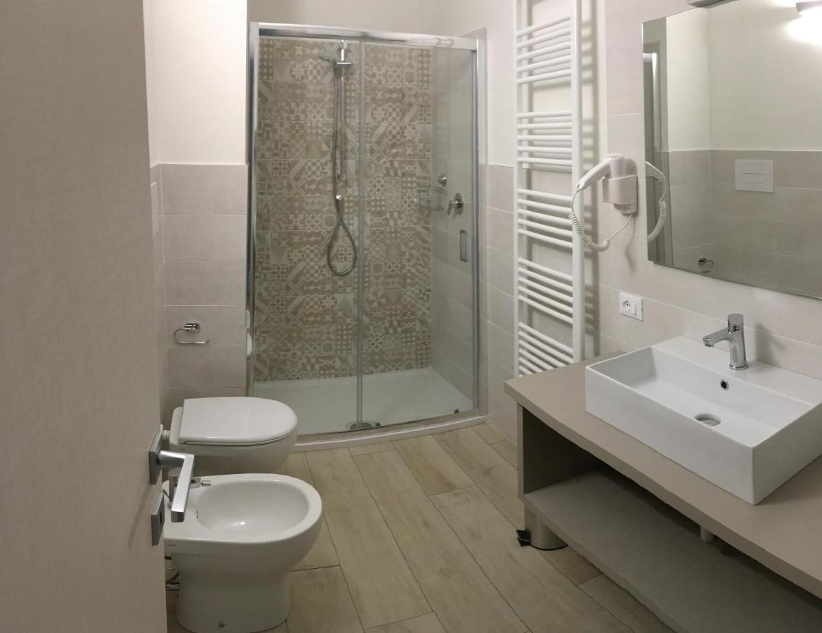 Terrazza Rooms Castrezatto ภายนอก รูปภาพ